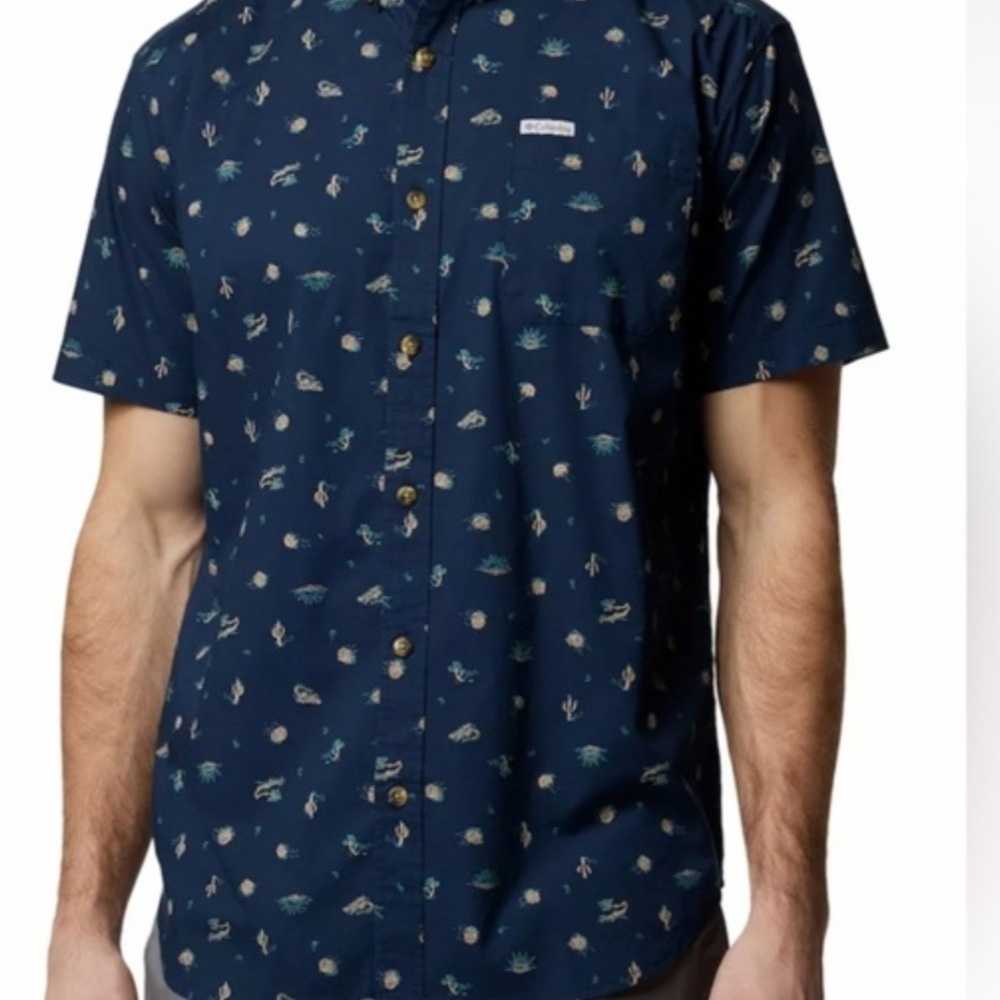 Columbia Men's Dark Blue Patterned Button Down Shirt